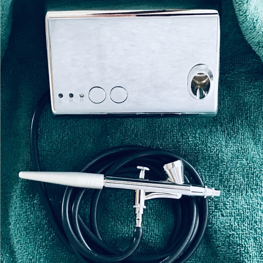 Quality Professional Airbrush Makeup Kit by Belloccio…